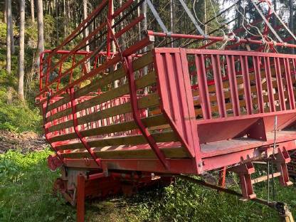 Bild 6:AEBI TP 20 mit Ladewagen und Jauchefass