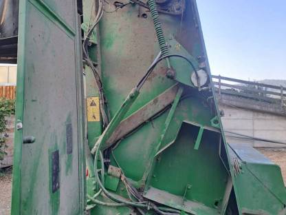 Bild 5:John Deere 550 Rundballenpresse