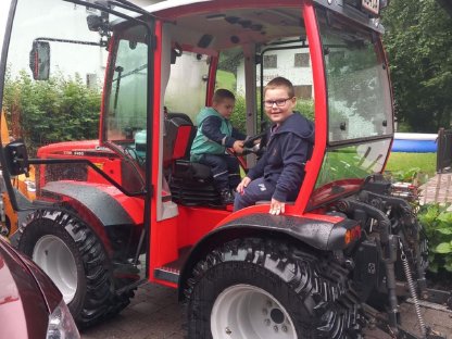 Bild 8:Antonio Carraro TTR 9400 ERGIT-T1 + Anbauschneefräse WESTA