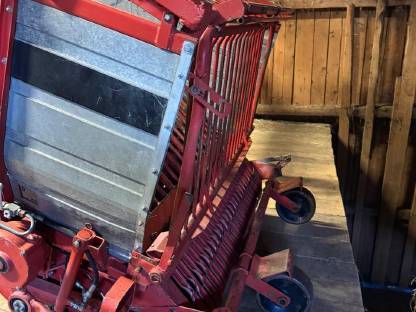 Bild 3:Aebi Aufbau-Ladewagen LD26