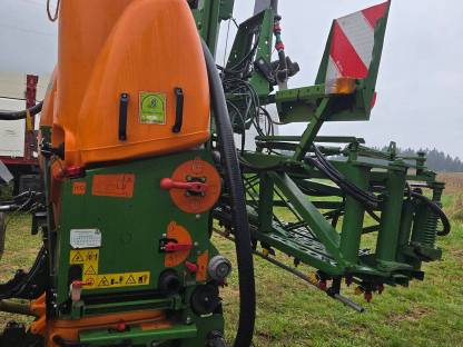 Bild 7:Amazone 1201 UF mit Fronttank 1001