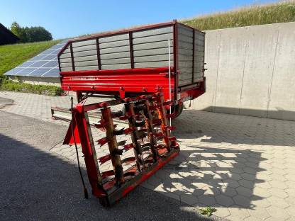 Bild 3:Miststreuer Pöttinger 3800 V