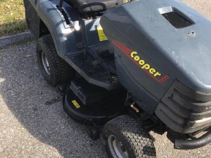 Bild 3:Rasenmähertraktor