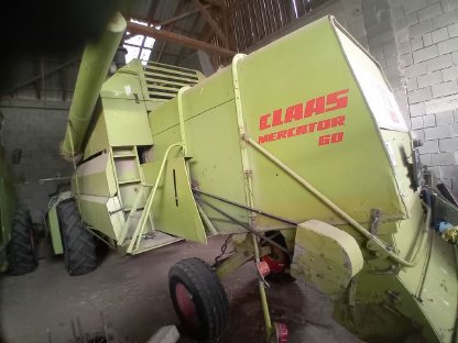 Zwei Claas Mähdrescher Mercator 60