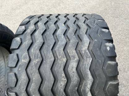 Bild 3:Reifen BKT 19.0/45R17