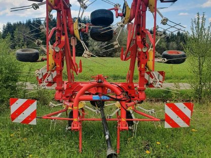 Bild 6:Pöttinger Kreiselheuer EuroHIT 91NZ