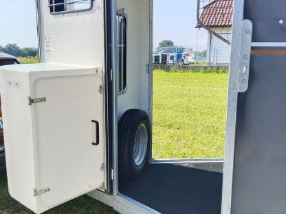 Bild 2:Fautras Provan Premium Pferdeanhänger (2018) Garagengepflegt