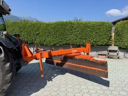 Traktor Grader Stocker