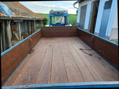 Bild 3:Holzanhänger