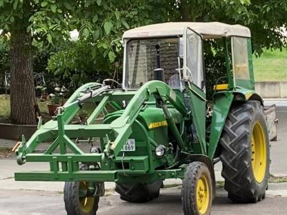 Bild 3:John Deere 1020 S mit Frontlader