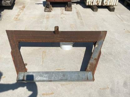 Bild 2:Adapter Euro auf Dreipunkt Heckschaufel