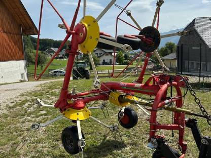 Bild 2:Pöttinger Kreiselheuer Hit 54