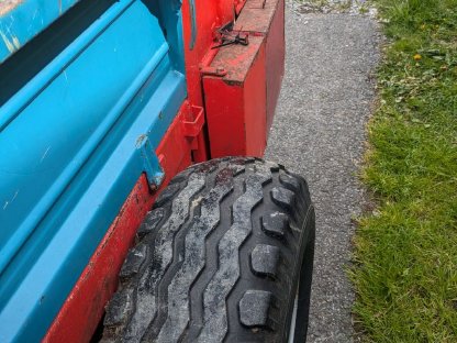 Bild 3:Bergmiststreuer