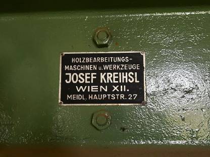 Bild 2:Furnierpresse