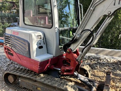 Bild 5:Takeuchi TB228