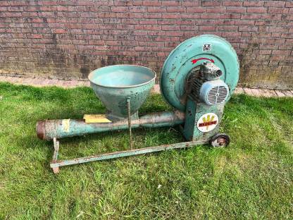 Bild 2:Neuero Körnergebläse mit ca. 15 m Rohren