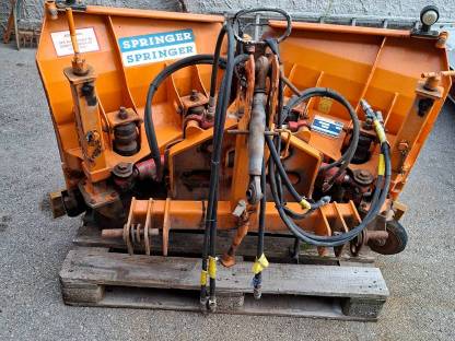 Bild 2:Springer Vario Schneepflug V155