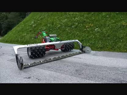 Bild 6:Tecno Motormäher mit Busatis Mähbalken