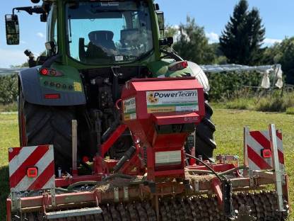 Bild 2:Güttler Greenmaster 300 Nachsaatgerät