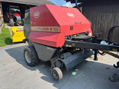 Bild 3:Heustockpresse Vicon RF 122 OC