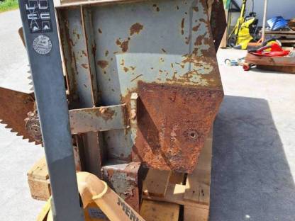 Bild 2:Streuwerk Dipl.-Ing. Schicht 2 t Miststreuer