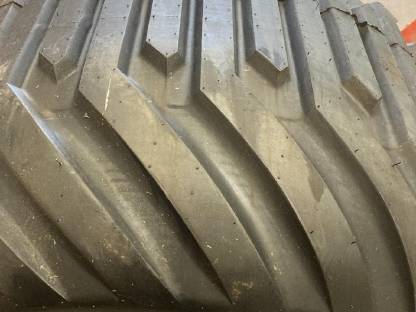 Bild 2:Komplettrad, Reifen 710/40-22,5