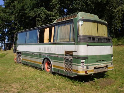 Bild 2:Alter Reisebus