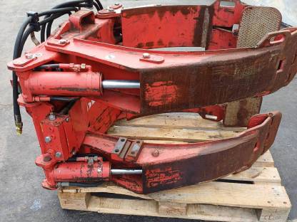 Bild 3:Hydraulische Rundballenzange