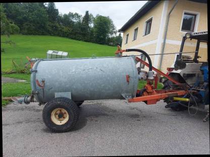 Bild 4:Bauer Güllefass