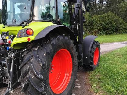 Bild 8:Claas Arion 420