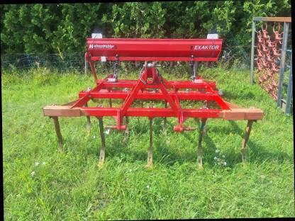 Bild 2:Grubber mit Saatkasten