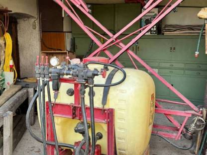 Betriebsauflösung: Plug, Motormäher, Feldspritze