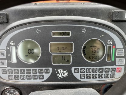 Bild 5:Kommunalfahrzeug JCB Fastrac 2140