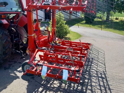 Bild 9:Einböck Aerostar 600 Hackstriegel hydr. Zinkenverstellung