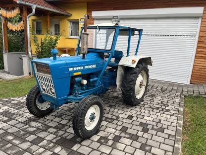Ford 2000-6 Traktor