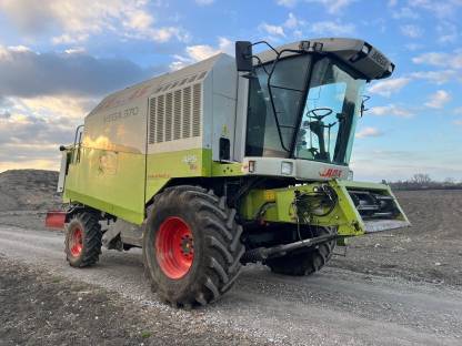 Bild 4:Claas Mähdrescher Mega 370