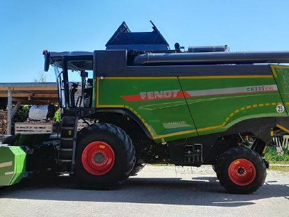 Bild 2:Mähdrescher Fendt 6335 CPL