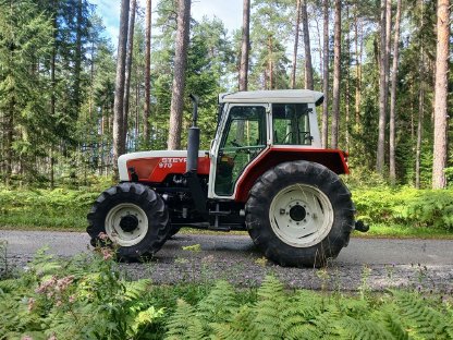 Steyr 970 A Allrad Traktor mit Zubehör