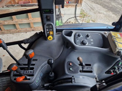 Bild 6:New Holland TS 100