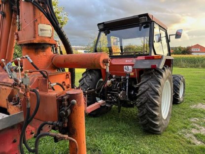 Bild 3:Fiat 65-94 mit Frontlader und Palfinger Kran