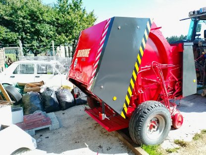 Bild 2:Rundballenpresse Krone KR160