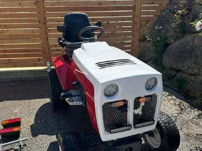 Bild 2:Bolens Rasenmähtraktor