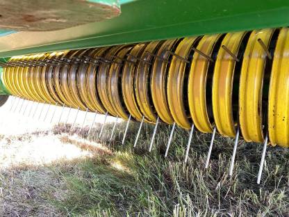 Bild 2:John Deere 960 Rundballenpresse