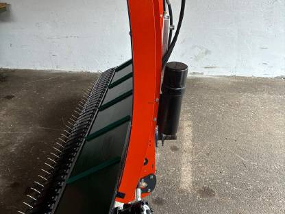 Bild 3:Allroundmax 215 AEBI Heuschieber