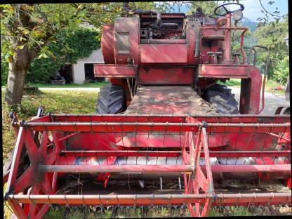 Bild 4:Mähdrescher Massey Ferguson 410