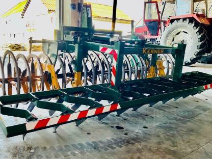 Bild 5:Kerner Frontpacker mit Messeregge und Lenkbock