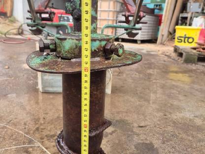 Bild 3:Erdbohrer für Traktor