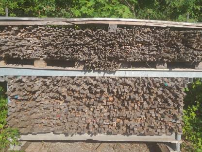 Eisengestell mit Holzlatten