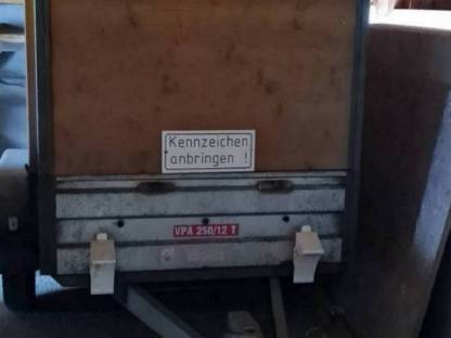 Bild 2:Autoanhänger