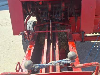 Bild 2:Ballenpresse New Holland 276